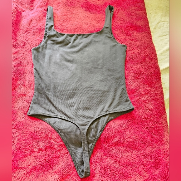 Babaton Contour Tank Bodysuit. Size L - Picture 6 of 12